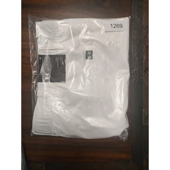 Under Armour, NWT, Mens Golf Shorts White, Size 42 Inseam 10" Pockets Retail $70 - Picture 14 of 14